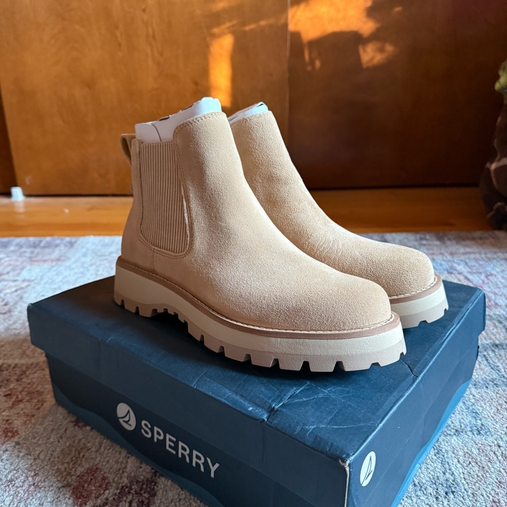 NWT Sperry Mountain Sider Chelsea Boots